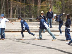 頭と体を使った川渡りゲーム