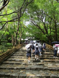 「虎の子渡し」で有名な龍安寺の石庭へ